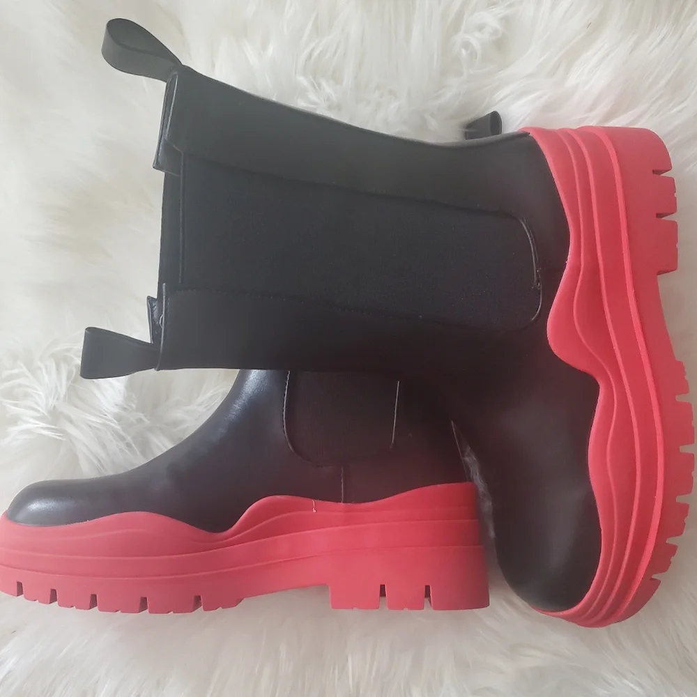 Boots - Picture 3 of 6